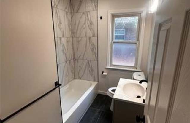 17139 Roselawn Street Gallery 3