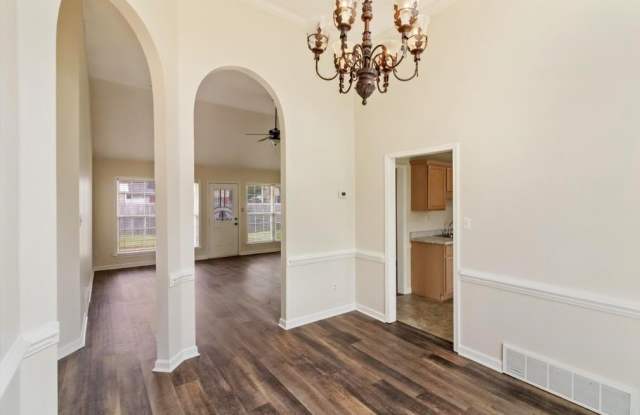 8232 ROCKBRIDGE Rd Gallery 4