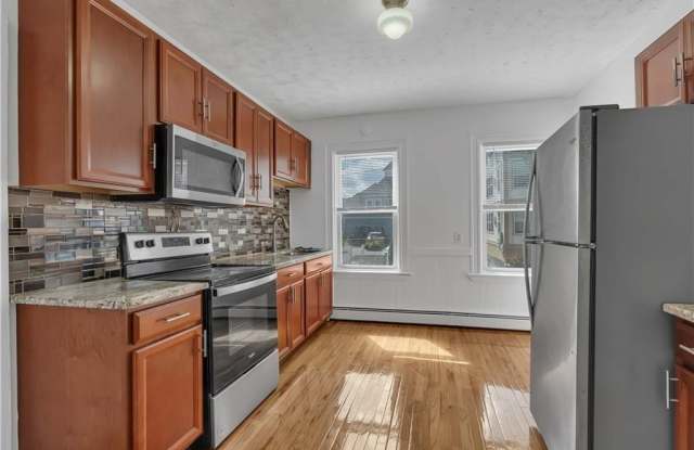 48 Kenwood Street unit: 2 photos photos