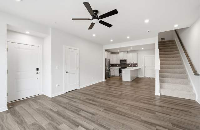 Modern 2BR/2.5BA Townhome in Ashburn Gallery 4