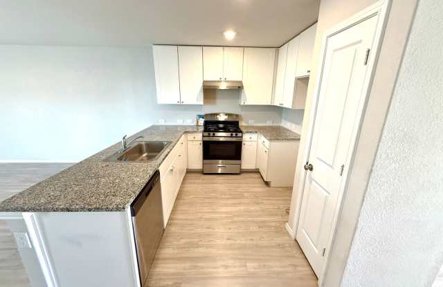 *MOVE IN SPECIAL* Comfortable Living with Open Kitchen & Fenced Yard! Gallery 4