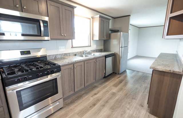 2421 Catalpa St photos photos