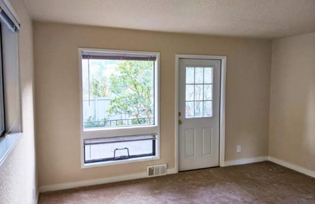 9619 NE Riverbend Drive 0-A Gallery 3