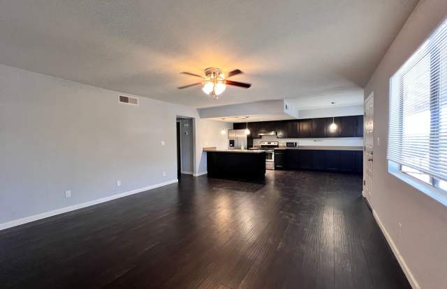 South Scottsdale, easy freeway access to the 101 & 202 and Tempe Gallery 1