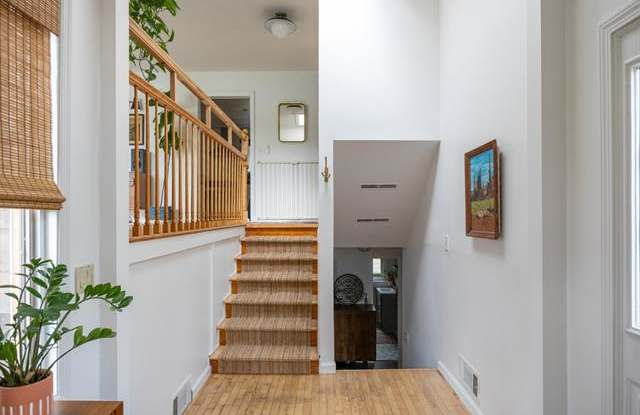 2537 Malletts Bay Avenue Gallery 4