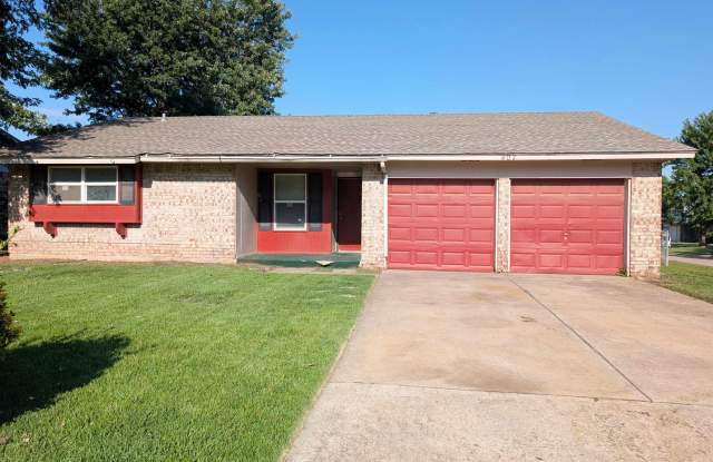 Charming 3 Bed, 2 Bath Home in Midwest City photos photos