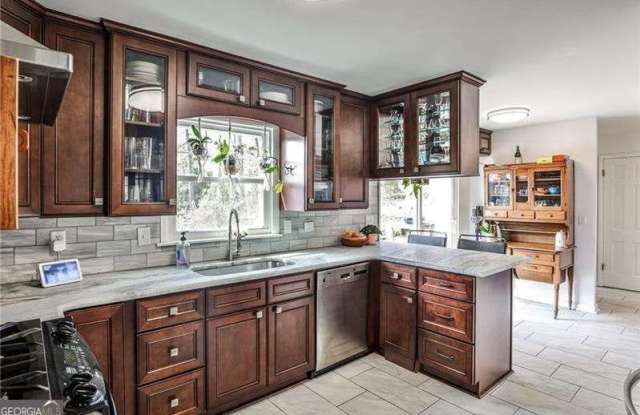 800 Glenairy Drive Gallery 3