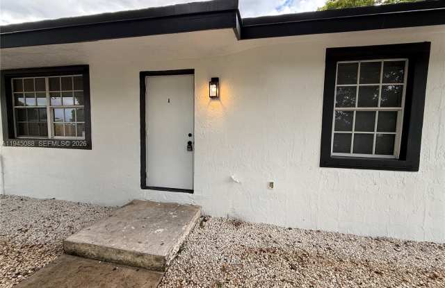 617 NW 3rd Ave photos photos