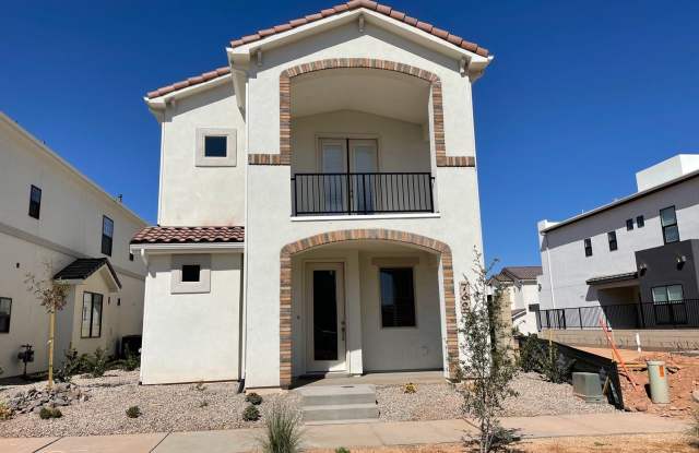 Pet friendly Desert Color Home - Internet Included! photos photos