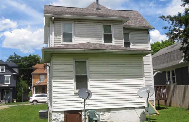 327 W Brady St Gallery 2