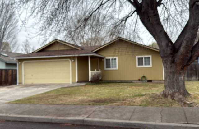 NE Bend Single Level 3 Bedroom / 2 Bathroom - PENDING APPLICATION photos photos