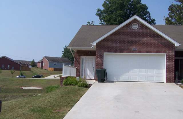 3 bed, 2 bath, 2 car garage w/ bonus room and fenced yard in W. Knoxville photos photos