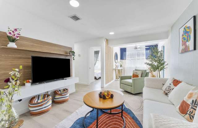 2629 SW 6th Court Gallery 2