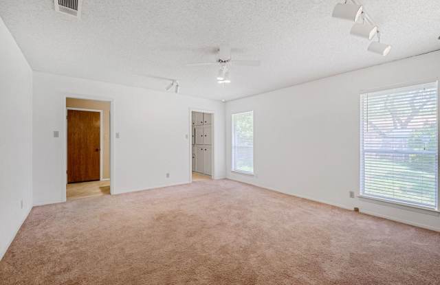 Completely Updated 3 Bedroom, 2 Bath Home in the Villages of Anderson Mill Gallery 4