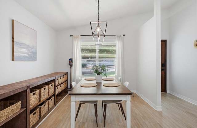 10065 Foxrun Road Gallery 1