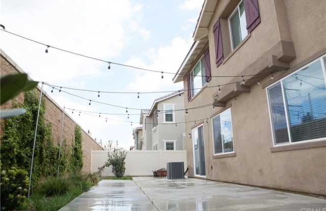 6208 Winona Street Gallery 2