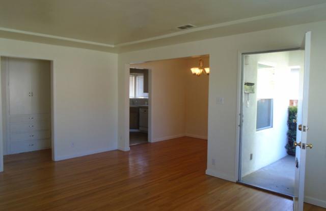 WESTCHESTER DOLLHOUSE !!! MOVE IN SPECIAL! $2447.50 MOVES YOU IN!! APPLICATION PENDING! Gallery 4