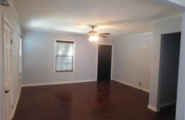 2724  Townsend Drive Gallery 2