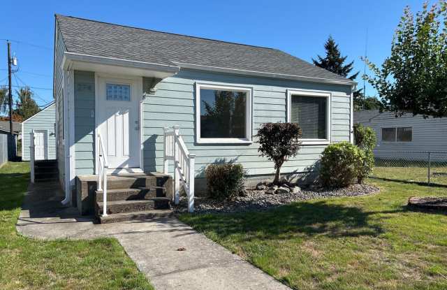 Charming 2-Bedroom Home with Detached Garage and Spacious Fenced Yard photos photos Charming 2-Bedroom Home with Detached Garage and Spacious Fenced Yard photos photos