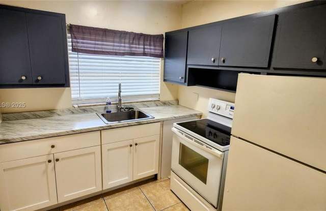2980 NW 43rd Ter photos photos