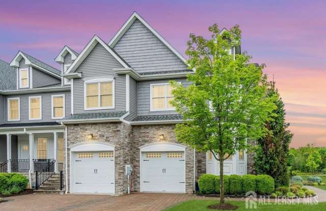 47 McCormick Avenue N photos photos