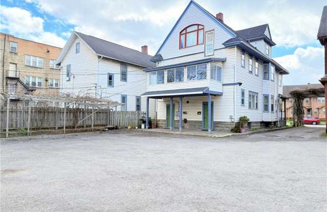 948 Monroe Avenue Gallery 4