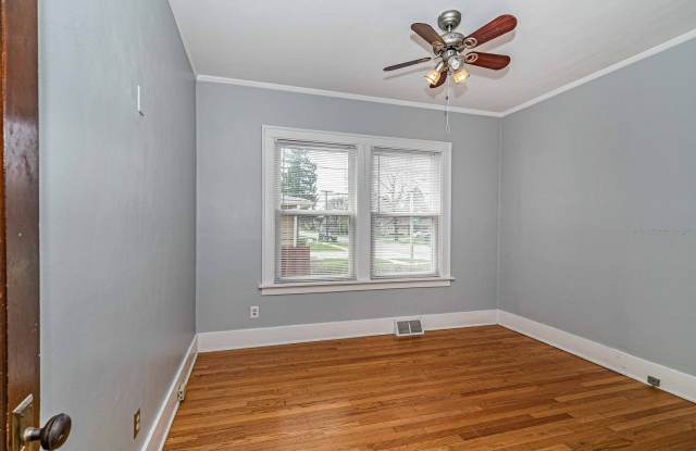247 W Palatine Road Gallery 4