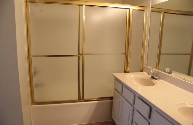 Lovely, Light-Filled 2 Bedroom, 2 Bath Condo photos photos