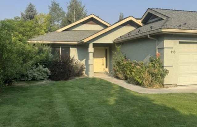 Beautiful 3 bedroom 2 bath, 2 Car Garage photos photos