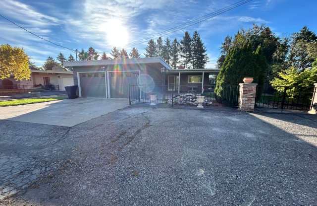 Beautiful 3 Bedroom Home Next to Buffalo Hill Golf Course Gallery 3