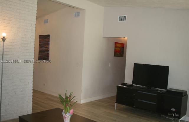 621 SW 64 Way Gallery 4