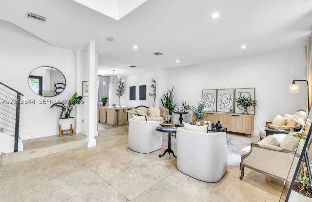 3767 W Gardenia Ave Gallery 4