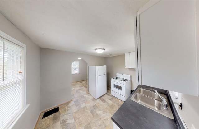 205 1/2 8th Ave SW Gallery 2