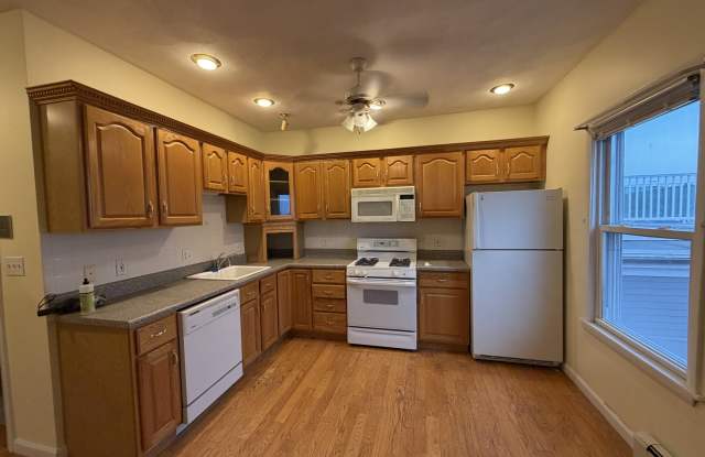 215 Lexington Street - 3 photos photos