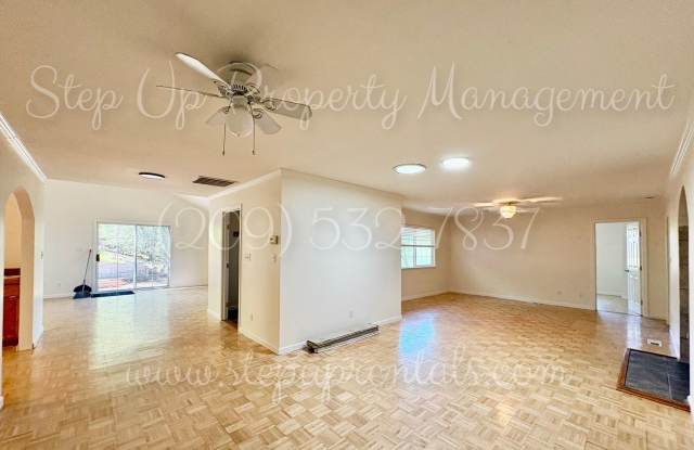 Spacious Contemporary Living: Stunning Three-Bedroom Retreat on Longeway! Gallery 4