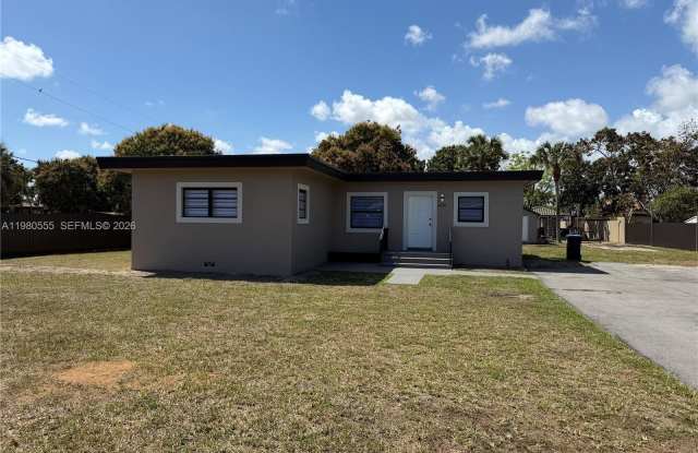 3230 SW 98th Ave photos photos