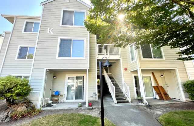Renton 2BD/1BA Bath Near Landing and More! photos photos