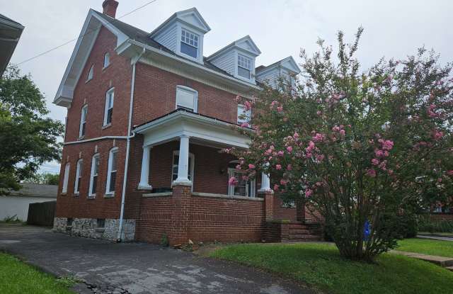 REDUCED!!  3 Bedroom Brick Stunner Close to City Park! Gallery 3