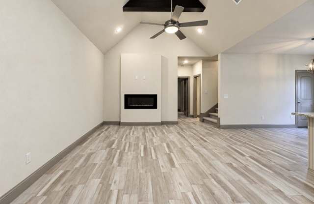 1802 SW Riverstone Road Gallery 3