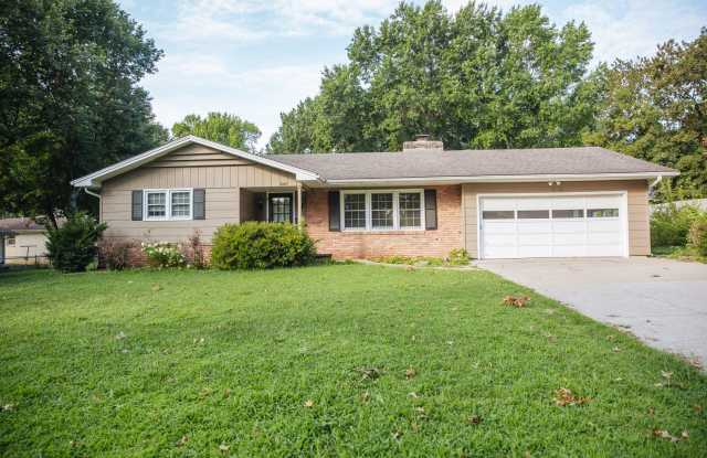 3 Bed 3 Bath Home - 3069 South Greenbrier Avenue, Springfield, MO 65804
