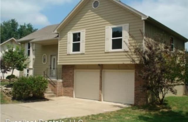 201 SE Winburn Trail - 201 SE Winburn Trl, Lee's Summit, MO 64063