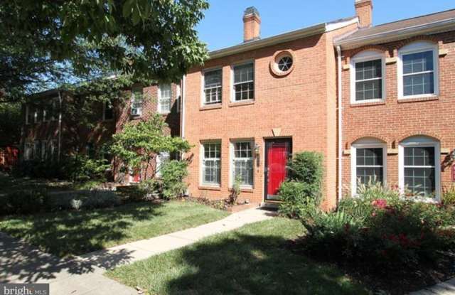 Old Town TH with fenced back yard/patio photos photos