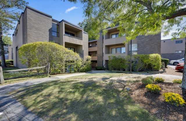 12 Shrewsbury Green Dr Gallery 1