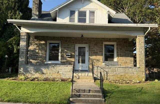 114 N ROBERTS Avenue Gallery 2