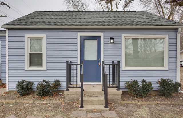 Cute and Cozy 2 bedroom, 1 bath ranch with multiple garages! - 201 West Reynolds Street, Tolono, IL 61880