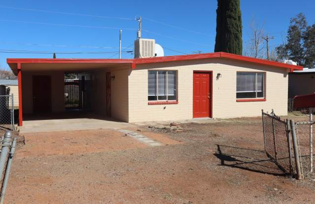 Cute House in Town photos photos