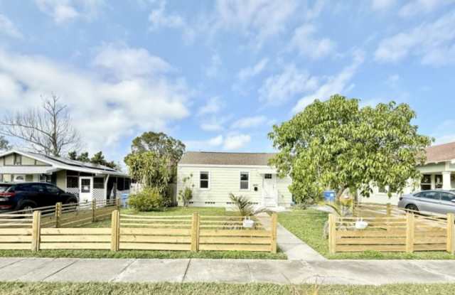 2845 17th Avenue North photos photos