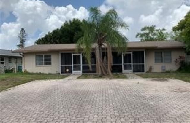 3612 SE 9th Place - 3612 Southeast 9th Place, Cape Coral, FL 33904