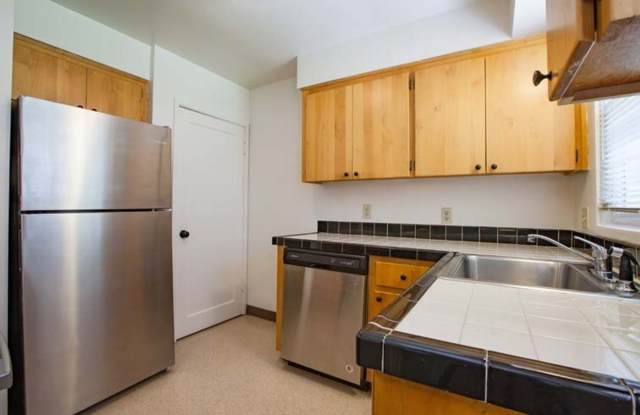 Spacious Cedar Hills Townhome with Two Bedrooms and Timeless Character! Gallery 4