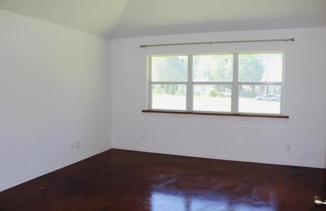1103 East Alamo Street Gallery 2